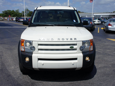 land rover lr3 2008 white suv se gasoline 8 cylinders 4 wheel drive automatic 33021