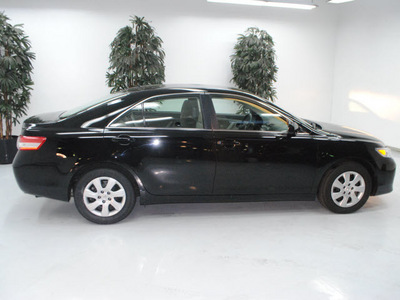 toyota camry 2011 black sedan le gasoline 4 cylinders front wheel drive automatic 91731