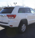 jeep grand cherokee 2011 white suv laredo gasoline 6 cylinders 4 wheel drive automatic 80229