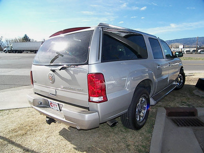 cadillac escalade 2004 silver suv esv gasoline 8 cylinders all whee drive automatic 81212