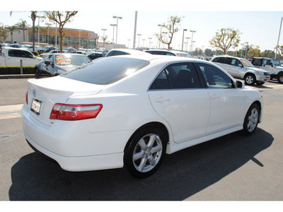 toyota camry 2009 white sedan se gasoline 4 cylinders front wheel drive automatic 91761