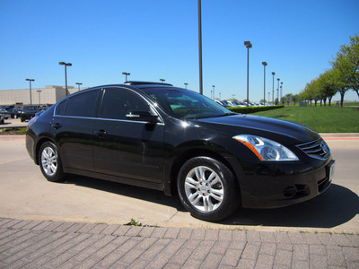 nissan altima 2010 black sedan 2 5 s gasoline 4 cylinders front wheel drive automatic 76018