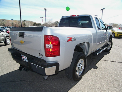 chevrolet silverado 2500 2011 silver lt gasoline 8 cylinders 4 wheel drive automatic 81212