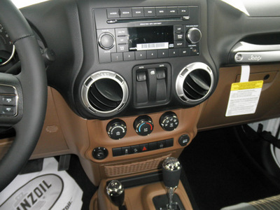 jeep wrangler 2012 white suv sahara gasoline 6 cylinders 4 wheel drive automatic 34731