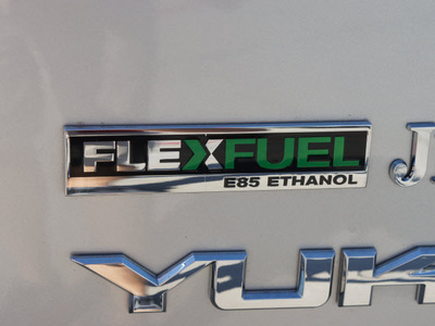 gmc yukon xl 2012 silver suv slt flex fuel 8 cylinders 2 wheel drive automatic 76087