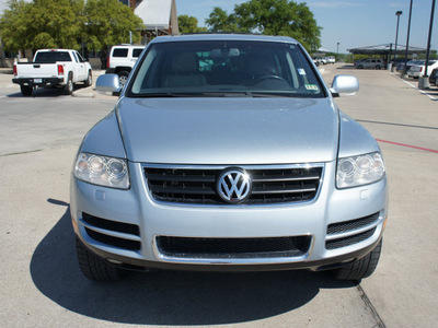 volkswagen touareg 2004 blue suv gasoline 8 cylinders all whee drive automatic 76087