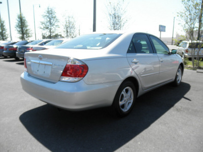 toyota camry 2005 silver sedan le gasoline 4 cylinders front wheel drive automatic 34788