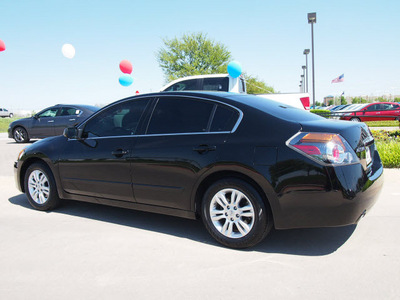 nissan altima 2010 black sedan 2 5 s gasoline 4 cylinders front wheel drive automatic 76018