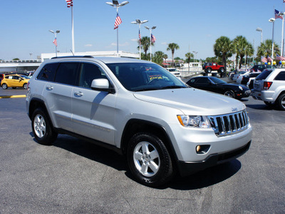 jeep grand cherokee 2012 silver suv laredo gasoline 6 cylinders 2 wheel drive automatic 33021