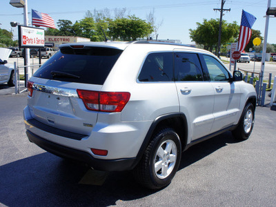 jeep grand cherokee 2012 silver suv laredo gasoline 6 cylinders 2 wheel drive automatic 33021