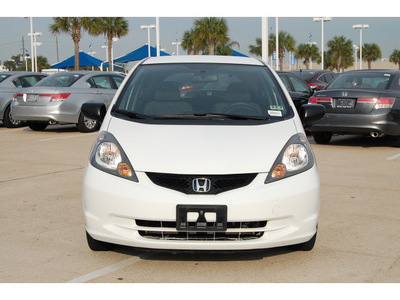 honda fit 2009 white hatchback gasoline 4 cylinders front wheel drive automatic 77065