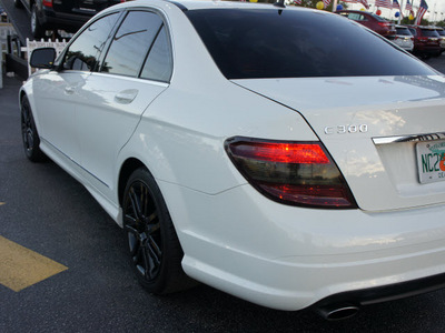 mercedes benz c class 2009 white sedan c300 gasoline 6 cylinders rear wheel drive automatic 33021