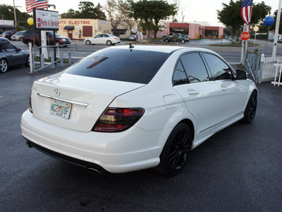 mercedes benz c class 2009 white sedan c300 gasoline 6 cylinders rear wheel drive automatic 33021