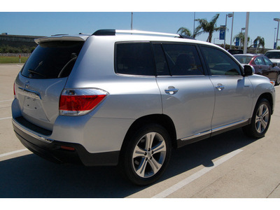toyota highlander 2011 silver suv limited gasoline 6 cylinders front wheel drive autostick 77065