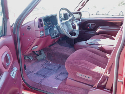gmc suburban 1999 burgundy suv k1500 sle gasoline v8 4 wheel drive automatic 55124