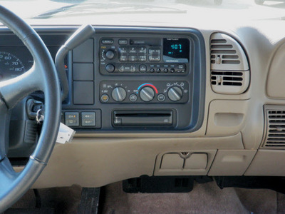 chevrolet tahoe 1999 green suv lt gasoline v8 4 wheel drive automatic 55124