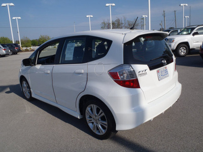 honda fit 2010 white hatchback sport gasoline 4 cylinders front wheel drive automatic 28557