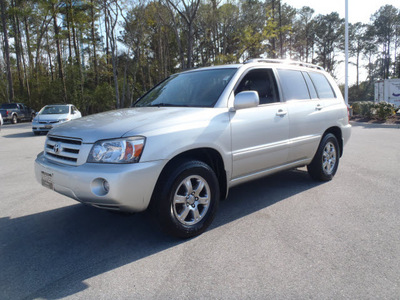 toyota highlander 2005 silver suv limited gasoline 6 cylinders all whee drive automatic 28557