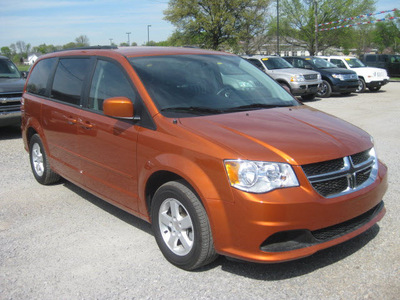 dodge grand caravan 2011 orange van mainstreet flex fuel 6 cylinders front wheel drive autostick 62863