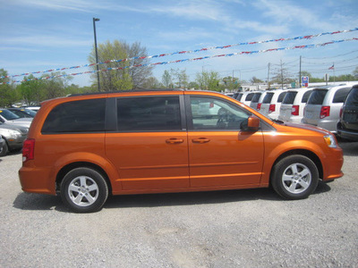 dodge grand caravan 2011 orange van mainstreet flex fuel 6 cylinders front wheel drive autostick 62863