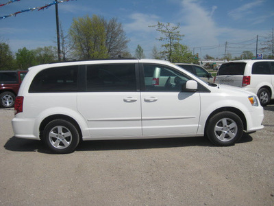 dodge grand caravan 2011 white van mainstreet flex fuel 6 cylinders front wheel drive autostick 62863