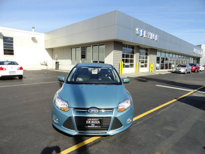 ford focus 2012 lt  blue sedan se flex fuel 4 cylinders front wheel drive automatic with overdrive 60546