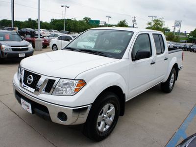 nissan frontier 2011 white sv v6 gasoline 6 cylinders 4 wheel drive automatic 76210