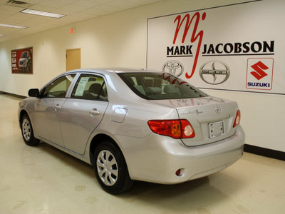 toyota corolla 2010 silver sedan le gasoline 4 cylinders front wheel drive automatic 27707