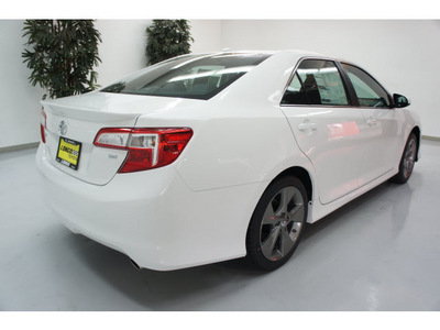 toyota camry 2012 white sedan se v6 gasoline 6 cylinders front wheel drive not specified 91731