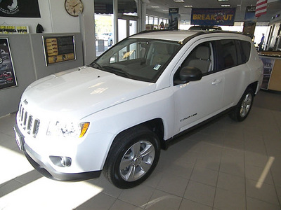 jeep compass 2012 white suv sport gasoline 4 cylinders 4 wheel drive automatic 81212
