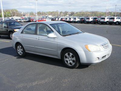 kia spectra 2004 silver sedan ex gasoline 4 cylinders front wheel drive automatic 19153