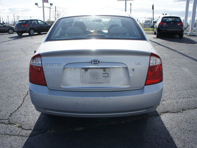 kia spectra 2004 silver sedan ex gasoline 4 cylinders front wheel drive automatic 19153