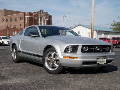 ford mustang 2006 silver coupe v6 deluxe gasoline 6 cylinders rear wheel drive automatic 61832