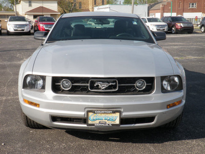 ford mustang 2006 silver coupe v6 deluxe gasoline 6 cylinders rear wheel drive automatic 61832