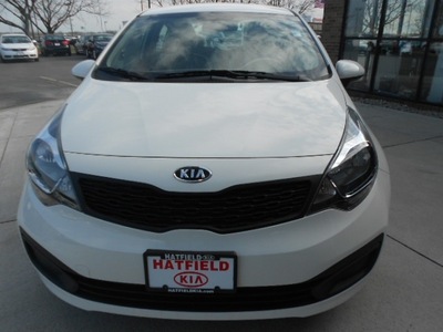 kia rio 2012 white sedan lx gasoline 4 cylinders front wheel drive not specified 43228