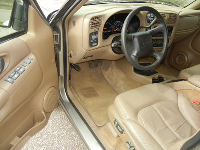 chevrolet blazer 2000 lt  gray suv lt gasoline v6 4 wheel drive automatic 55016