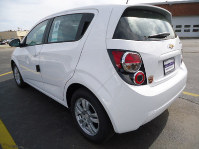 chevrolet sonic 2012 white hatchback ls gasoline 4 cylinders front wheel drive automatic 60007