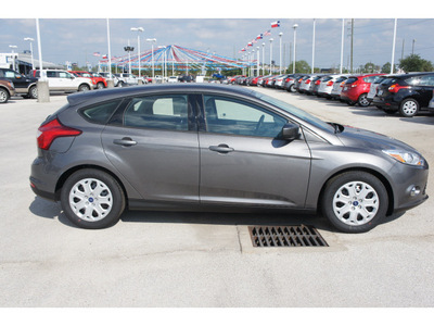 ford focus 2012 gray hatchback se flex fuel 4 cylinders front wheel drive 6 speed automatic 77388