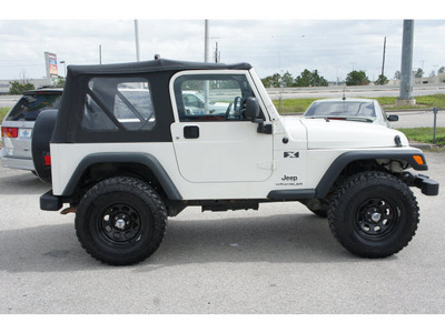 jeep wrangler 2005 white suv x gasoline 6 cylinders 4 wheel drive 6 speed manual 77388