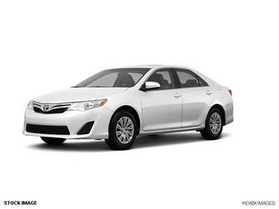 toyota camry 2012 white sedan le gasoline 4 cylinders front wheel drive automatic 55448