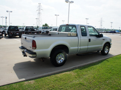 ford f 250 super duty 2002 silver xlt gasoline 8 cylinders rear wheel drive automatic with overdrive 76108