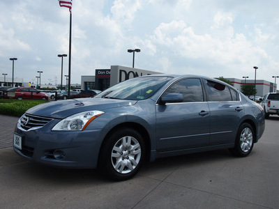 nissan altima 2011 gray sedan 2 5 s gasoline 4 cylinders front wheel drive automatic 76018