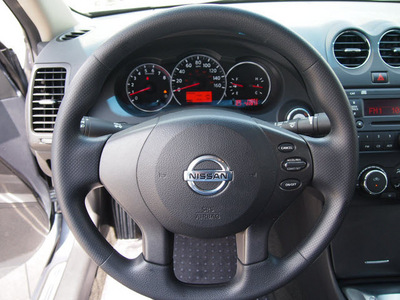 nissan altima 2011 gray sedan 2 5 s gasoline 4 cylinders front wheel drive automatic 76018