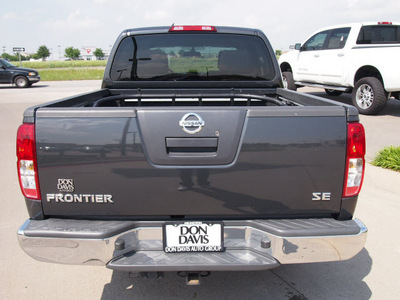 nissan frontier 2010 dk  gray se v6 gasoline 6 cylinders 2 wheel drive automatic with overdrive 76018