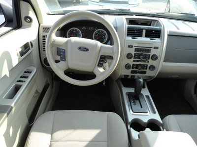 ford escape 2010 white suv xlt 4x4 flex fuel 6 cylinders all whee drive automatic with overdrive 60546