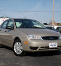 ford focus 2006 gold sedan zx4 se gasoline 4 cylinders front wheel drive automatic 61832