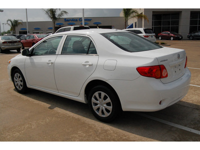 toyota corolla 2010 white sedan le gasoline 4 cylinders front wheel drive automatic 77065