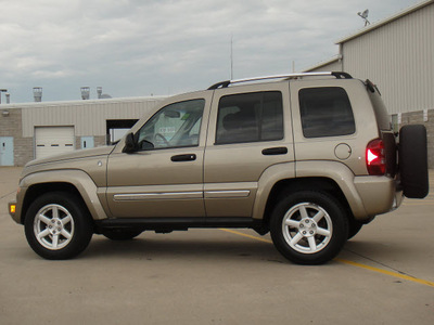 jeep liberty 2006 tan suv limited gasoline 6 cylinders 4 wheel drive automatic 62034