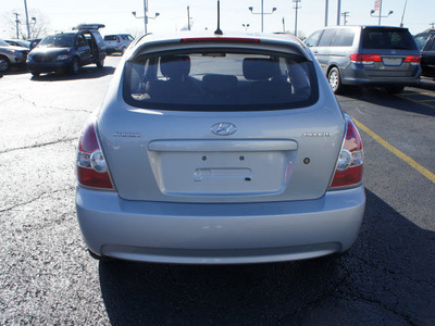 hyundai accent 2009 silver hatchback gasoline 4 cylinders front wheel drive automatic 19153