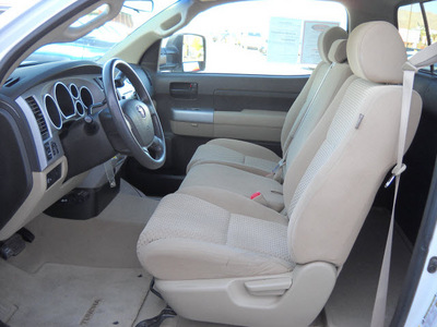 toyota tundra 2007 white gasoline 8 cylinders 4 wheel drive automatic 79925